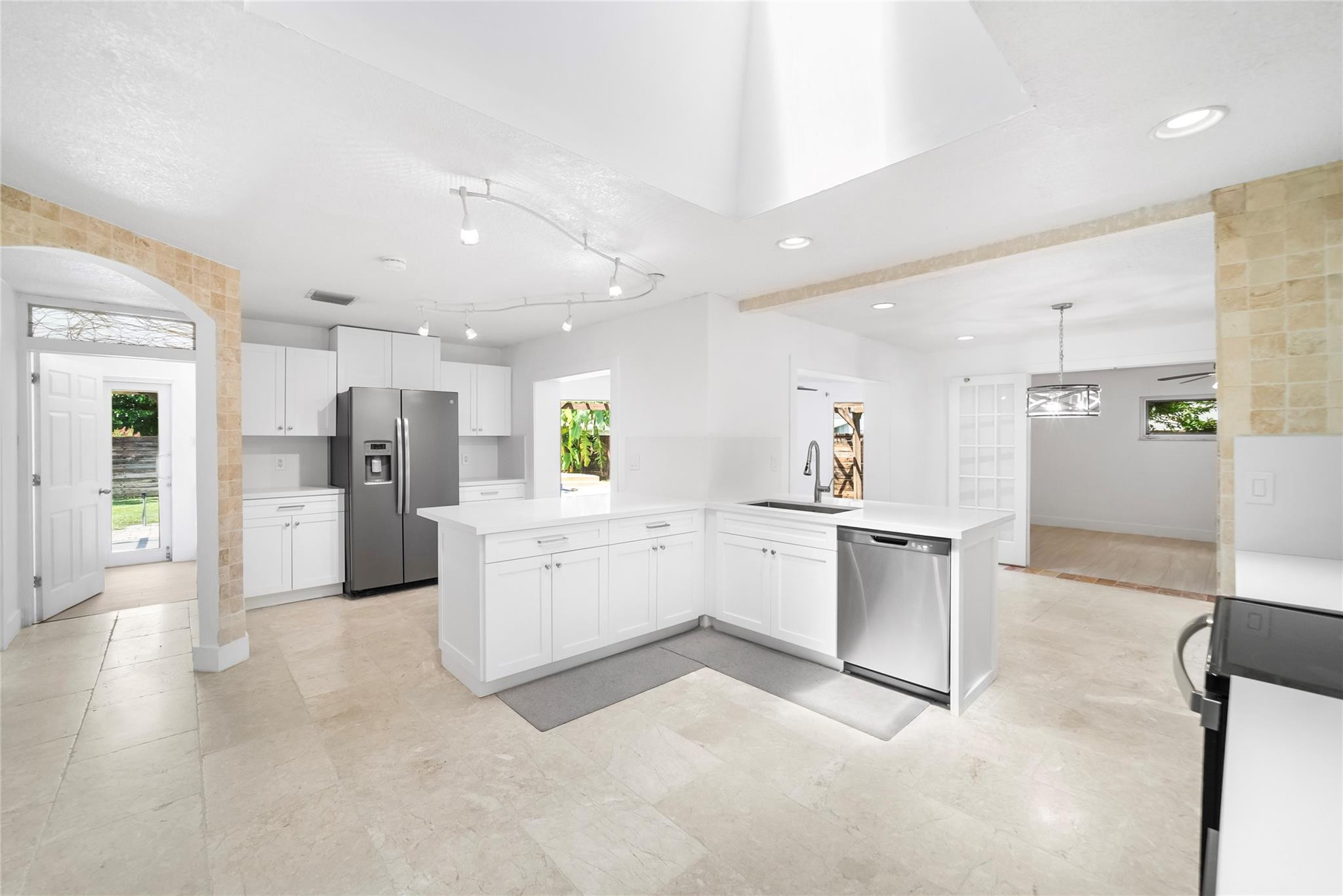 4911 NW 76th Place