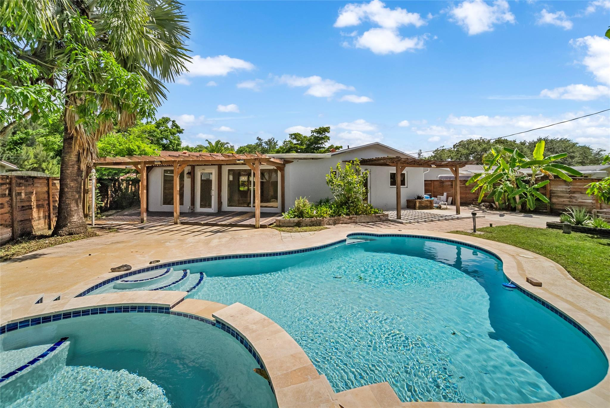4911 NW 76th Place