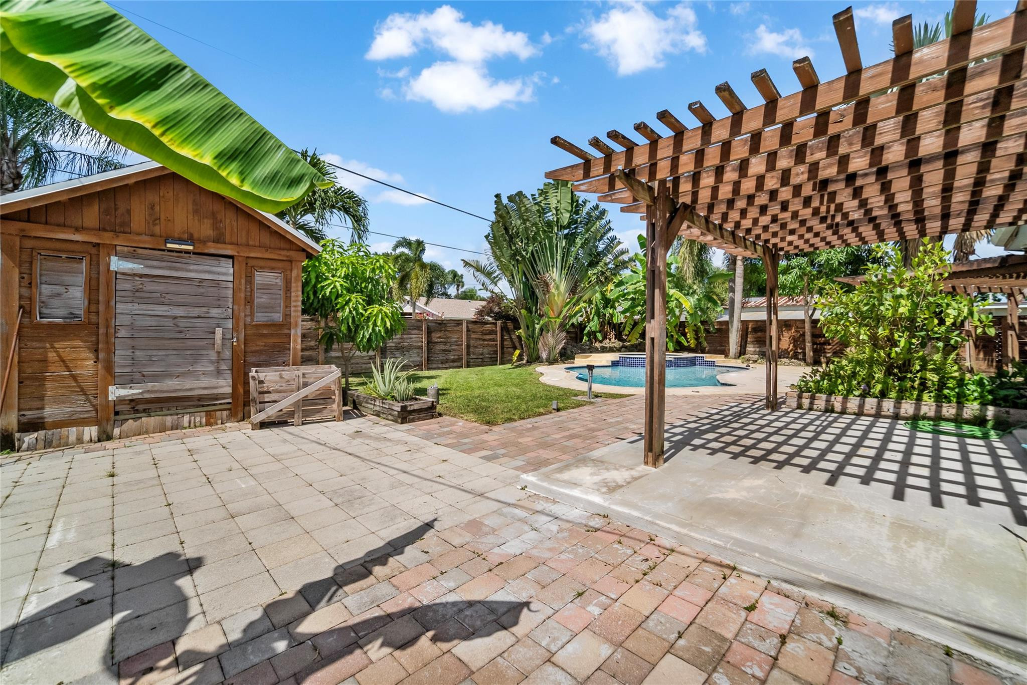 4911 NW 76th Place