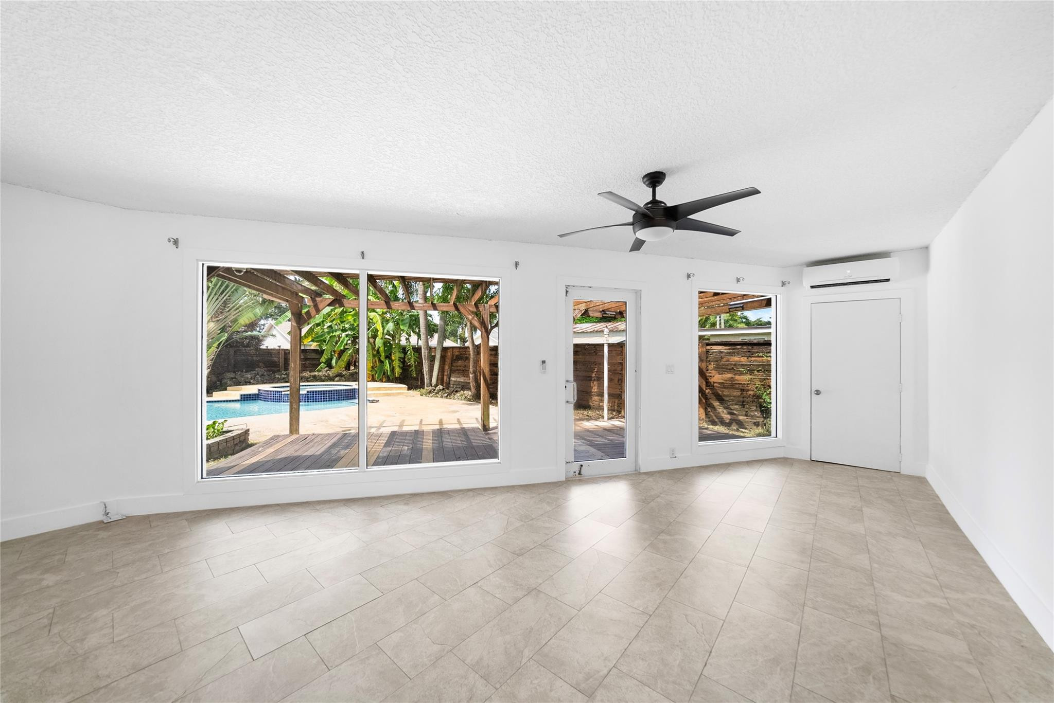4911 NW 76th Place