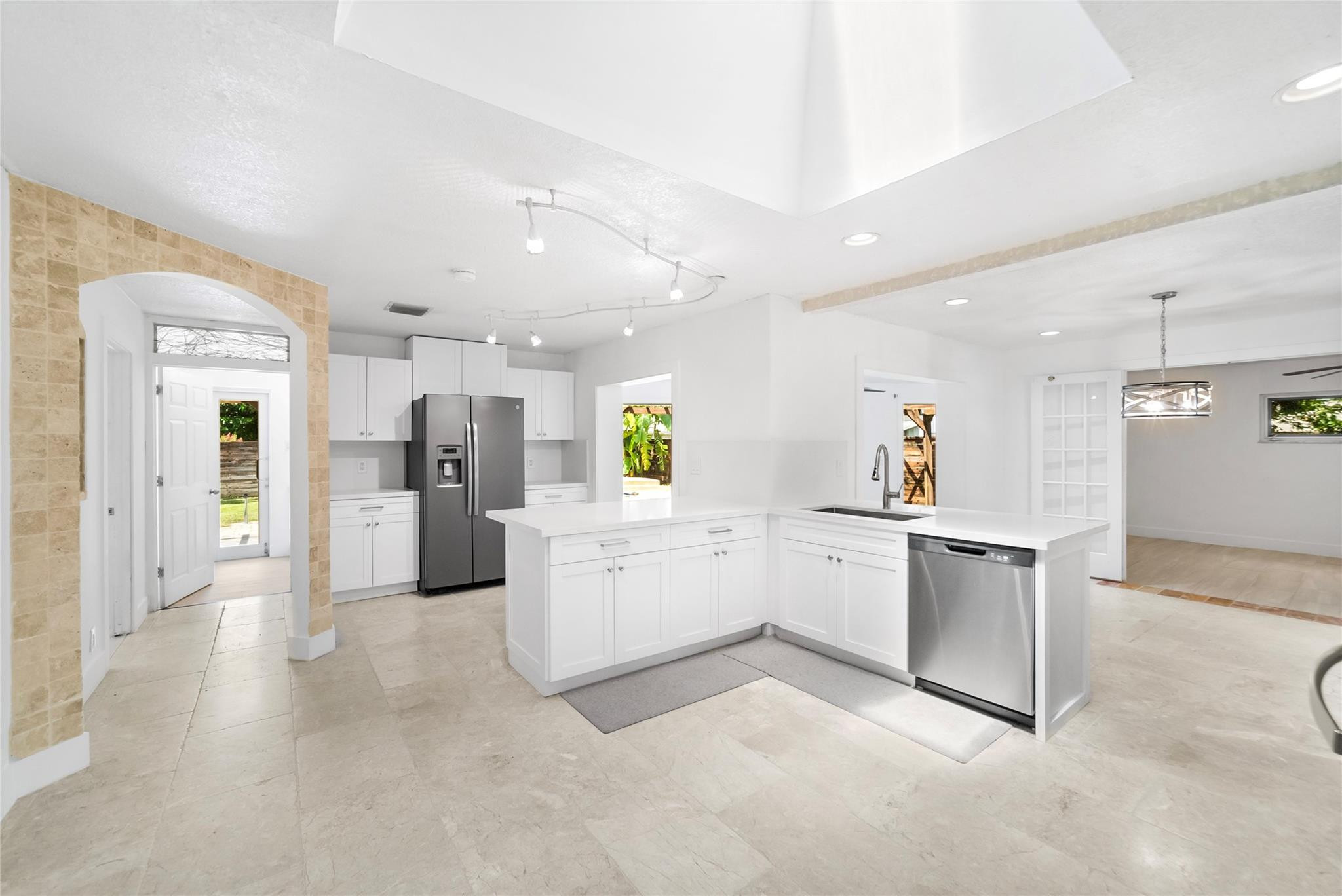 4911 NW 76th Place