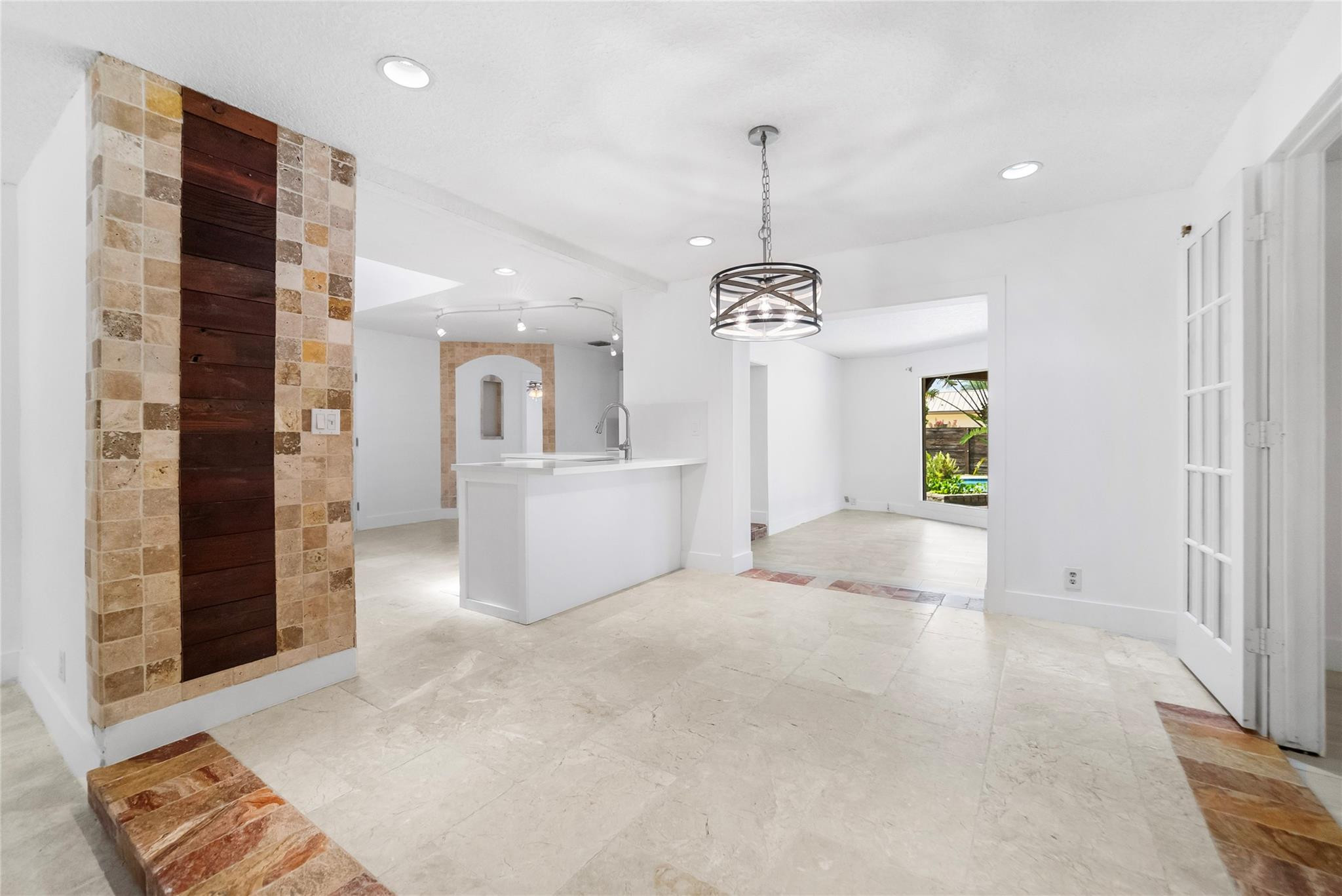 4911 NW 76th Place