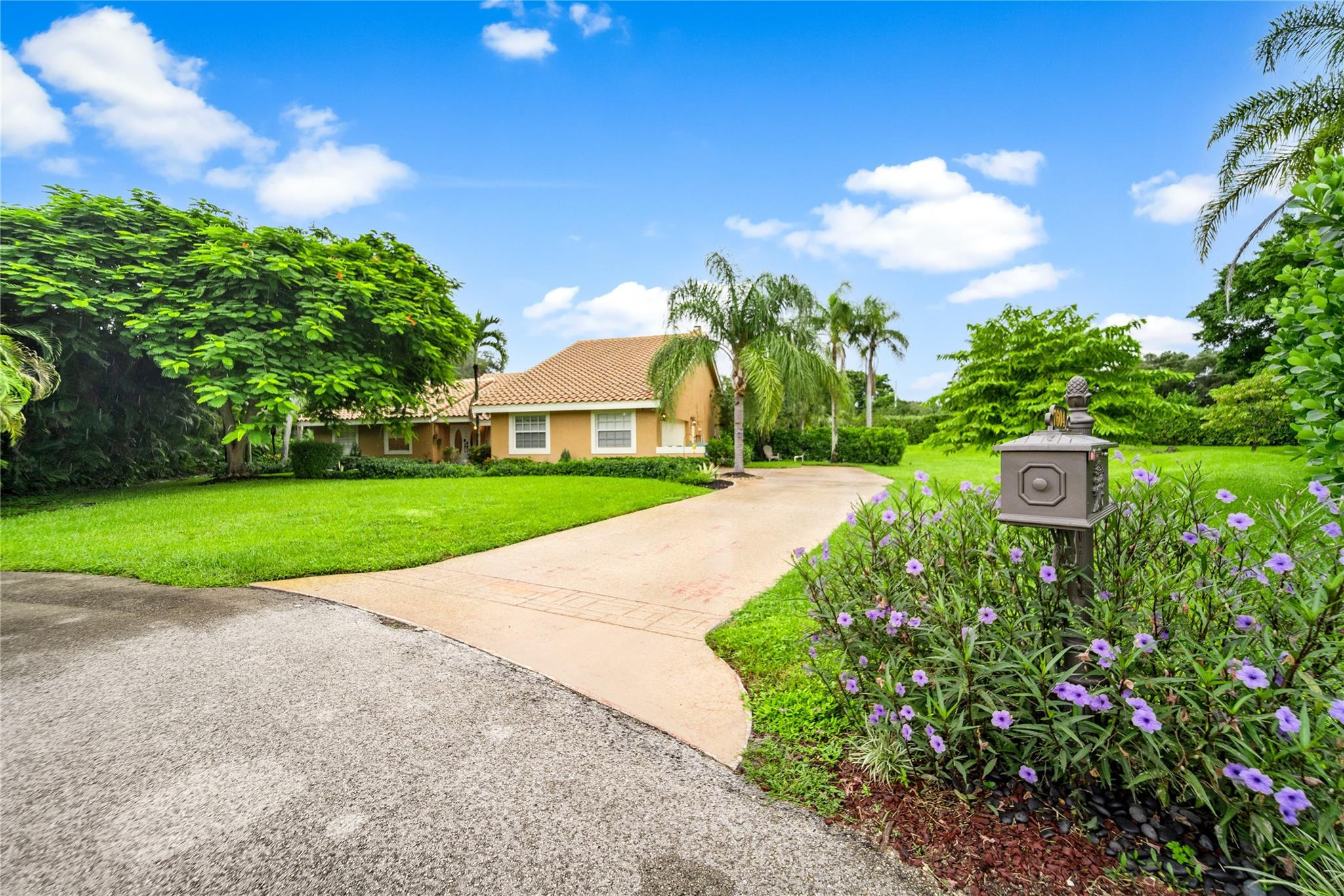 7604 Lexington Lane