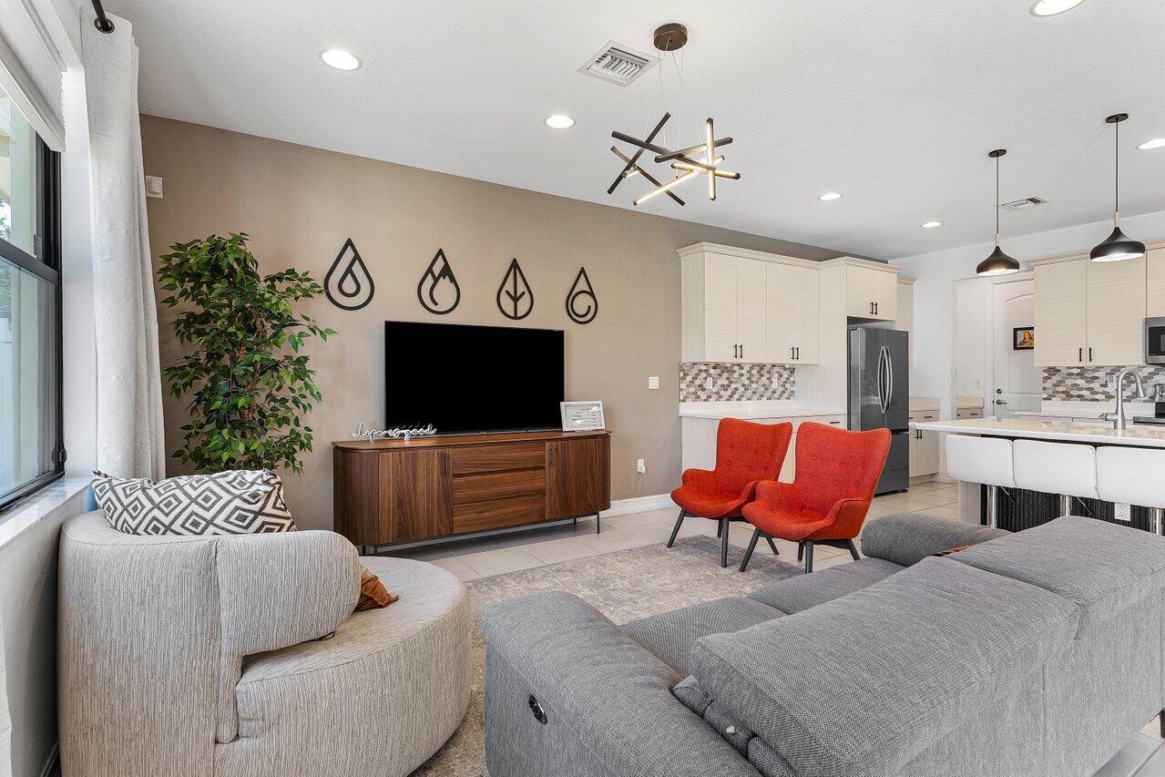 9481 Glider Way