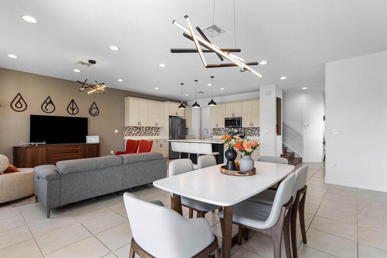 9481 Glider Way