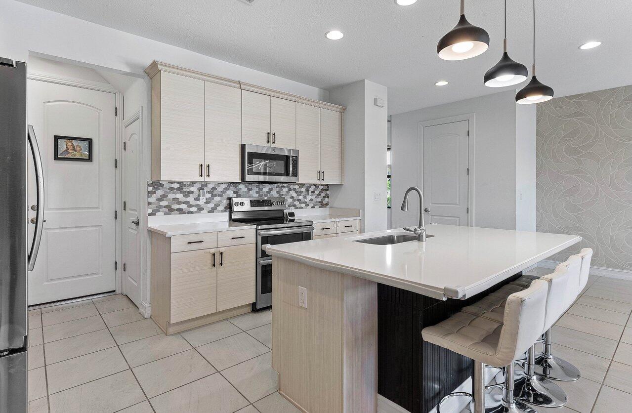 9481 Glider Way