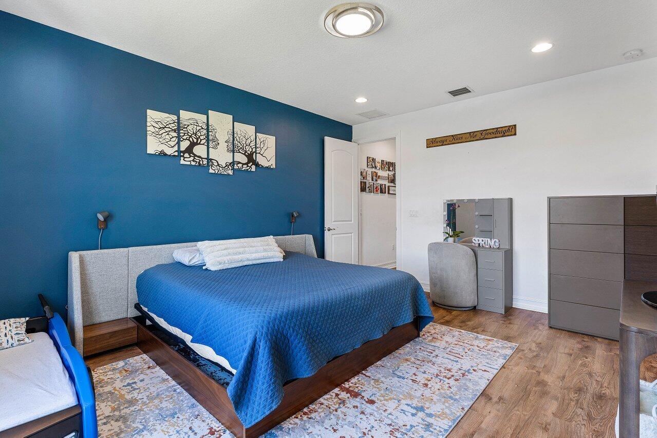 9481 Glider Way