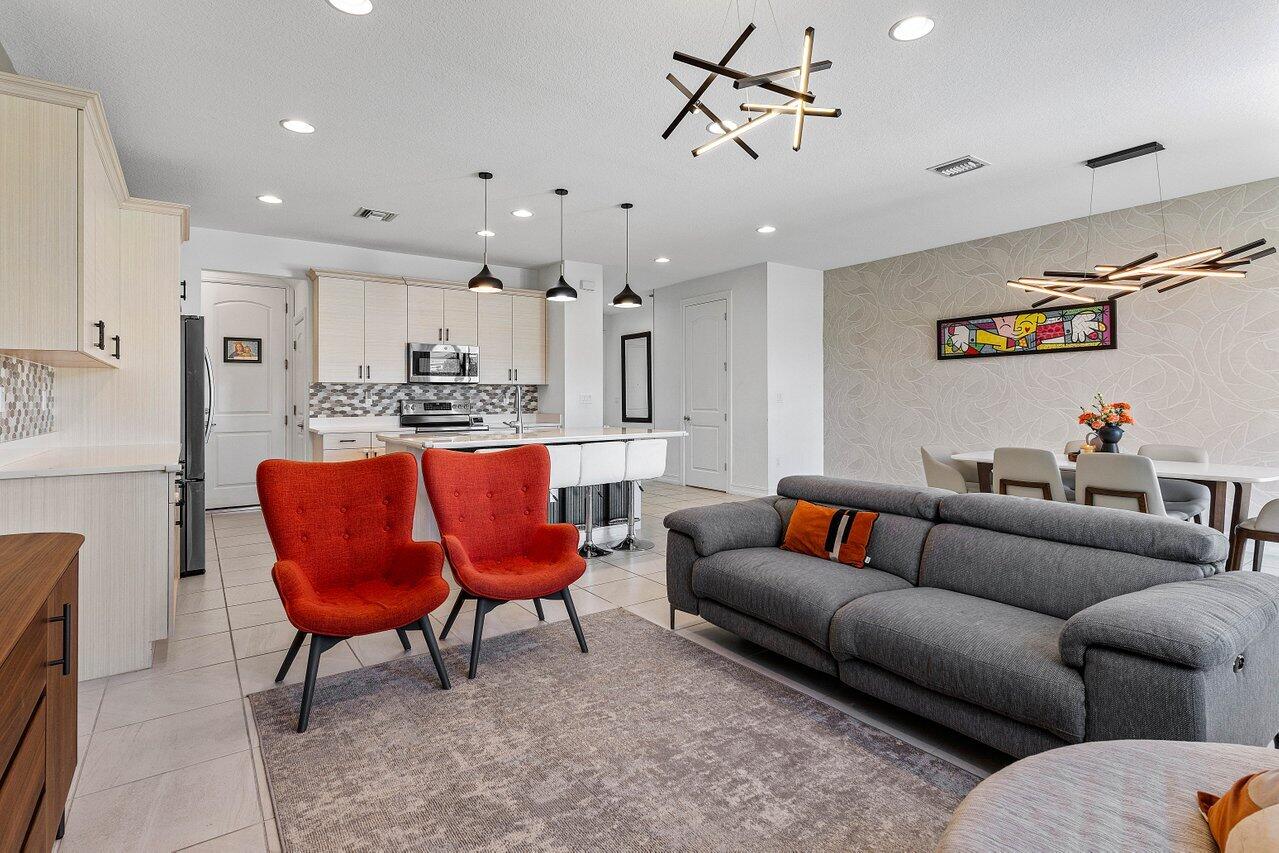 9481 Glider Way