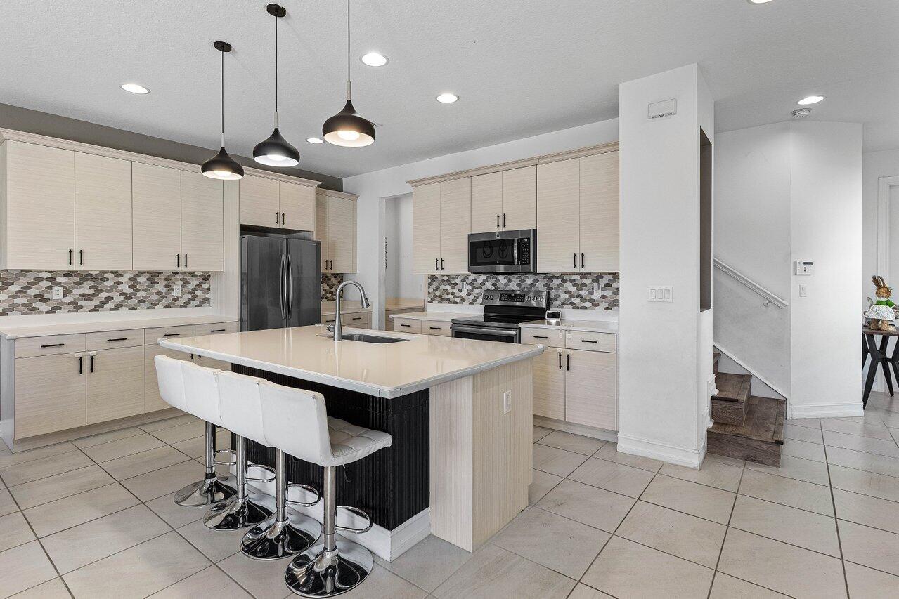 9481 Glider Way