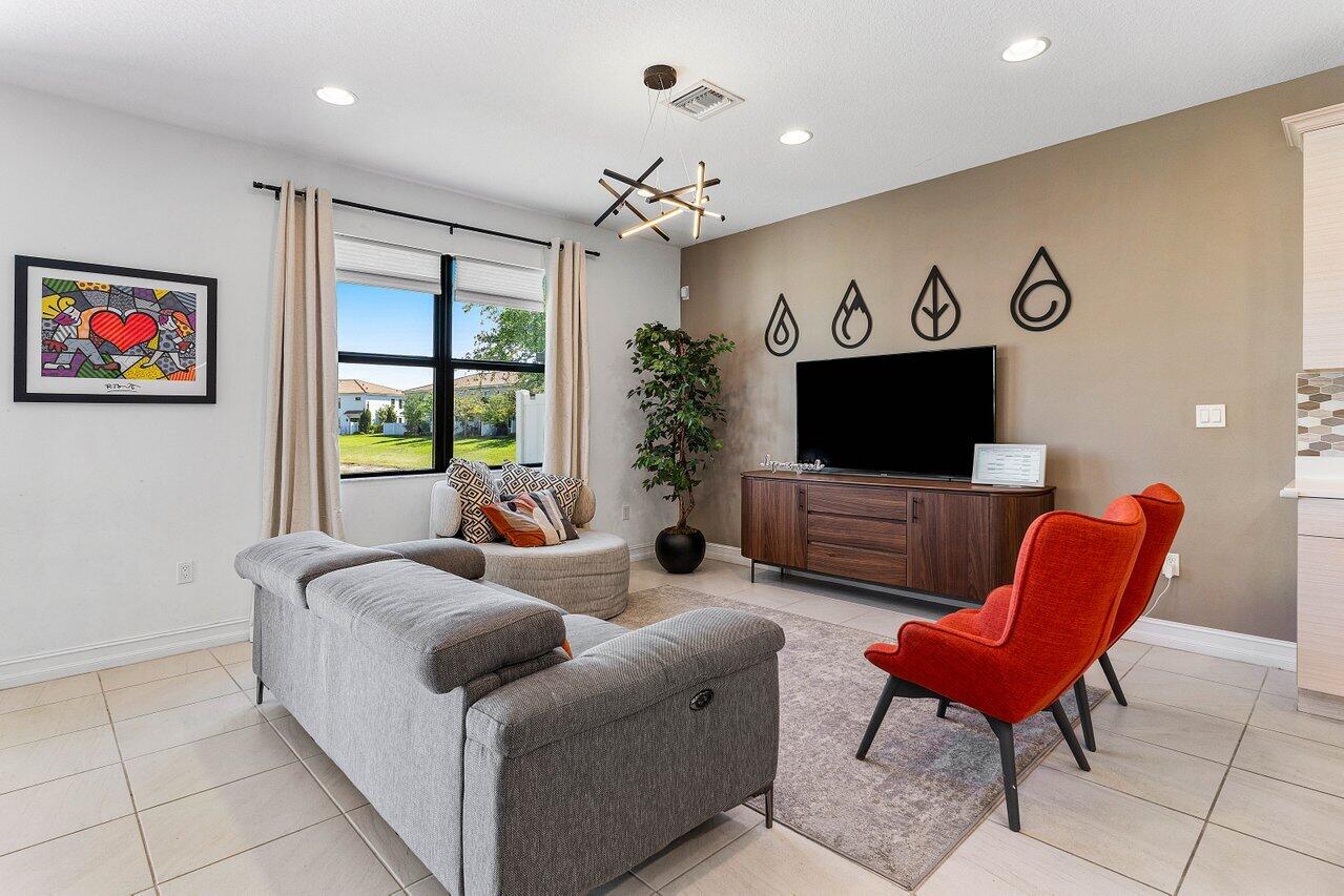 9481 Glider Way