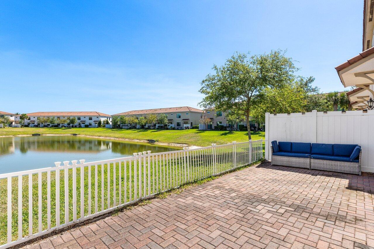 9481 Glider Way