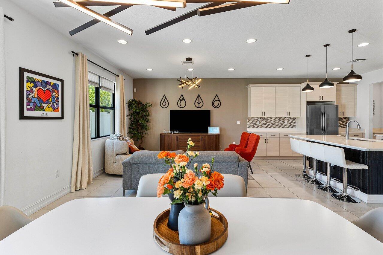 9481 Glider Way