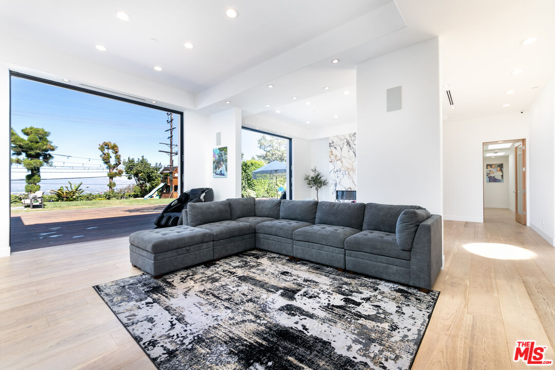 16341 Sloan Dr