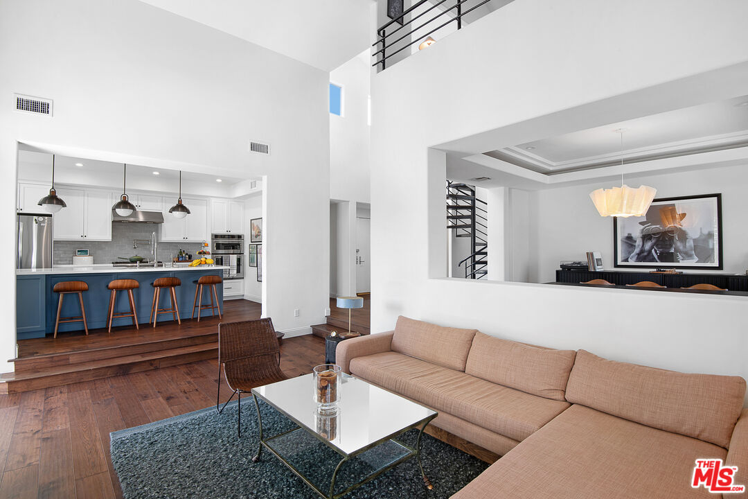 12841 Bloomfield St Unit: 301