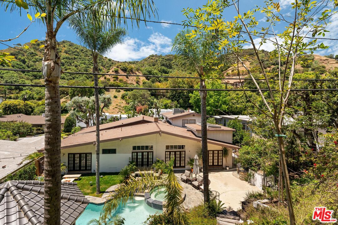 2208 San Ysidro Dr