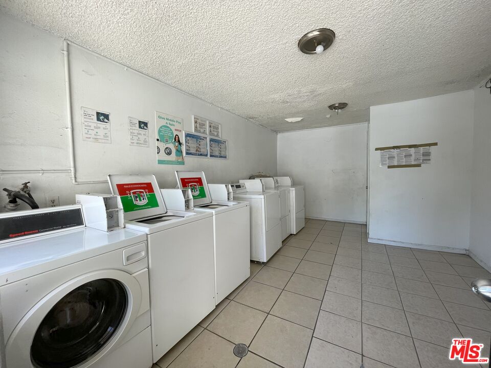 8649 Sunland Blvd Unit: 5