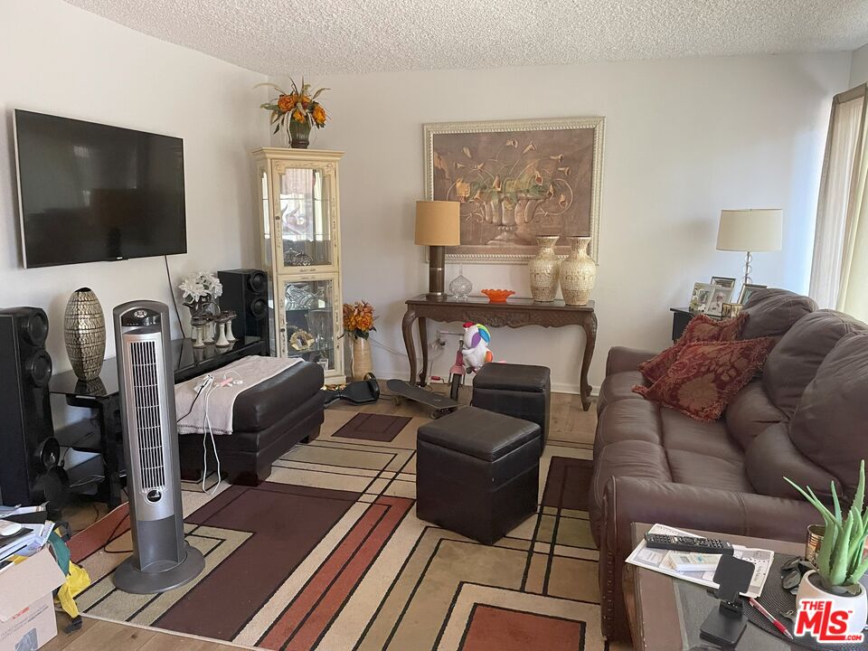 8649 Sunland Blvd Unit: 5