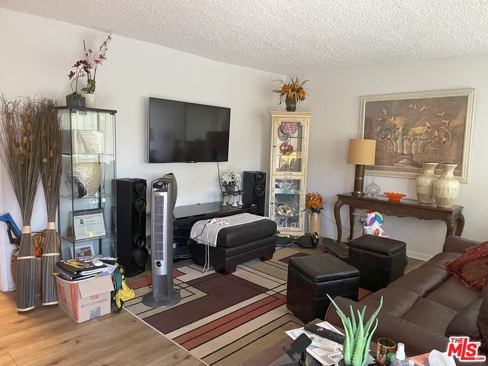 8649 Sunland Blvd Unit: 5