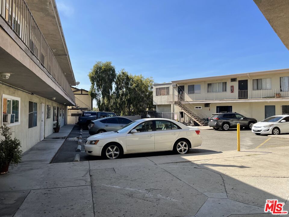 8649 Sunland Blvd Unit: 5