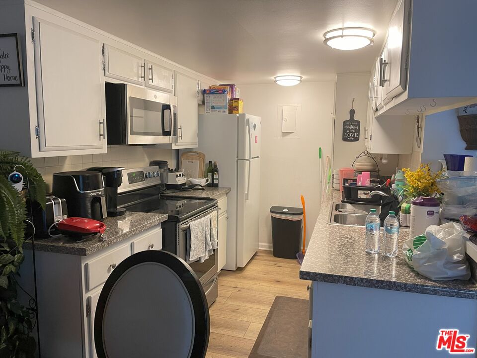 8649 Sunland Blvd Unit: 5