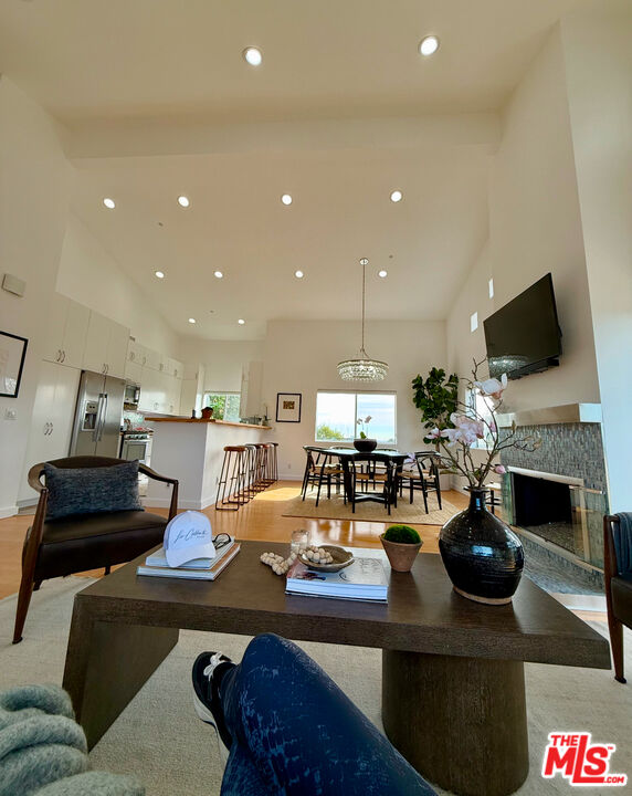 3519 Glenalbyn Dr