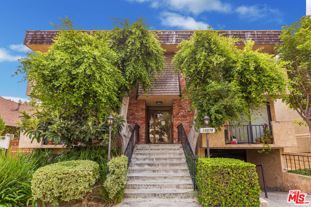 10576 EASTBORNE AVE Unit: 3