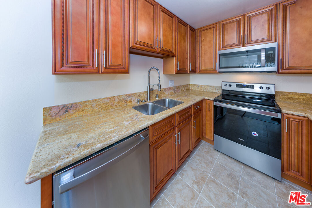 10576 EASTBORNE AVE Unit: 3