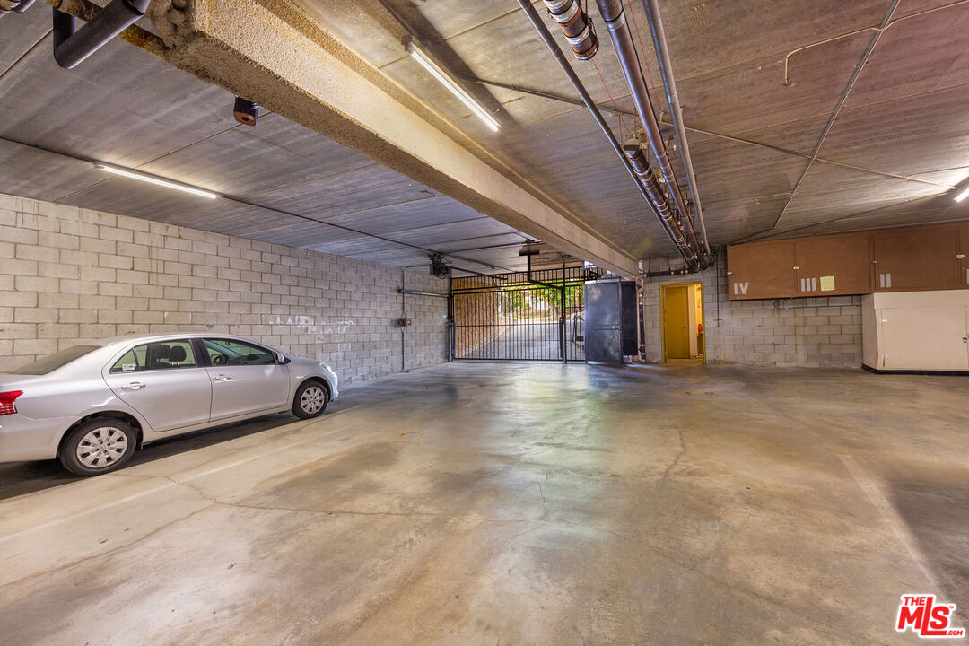 10576 EASTBORNE AVE Unit: 3