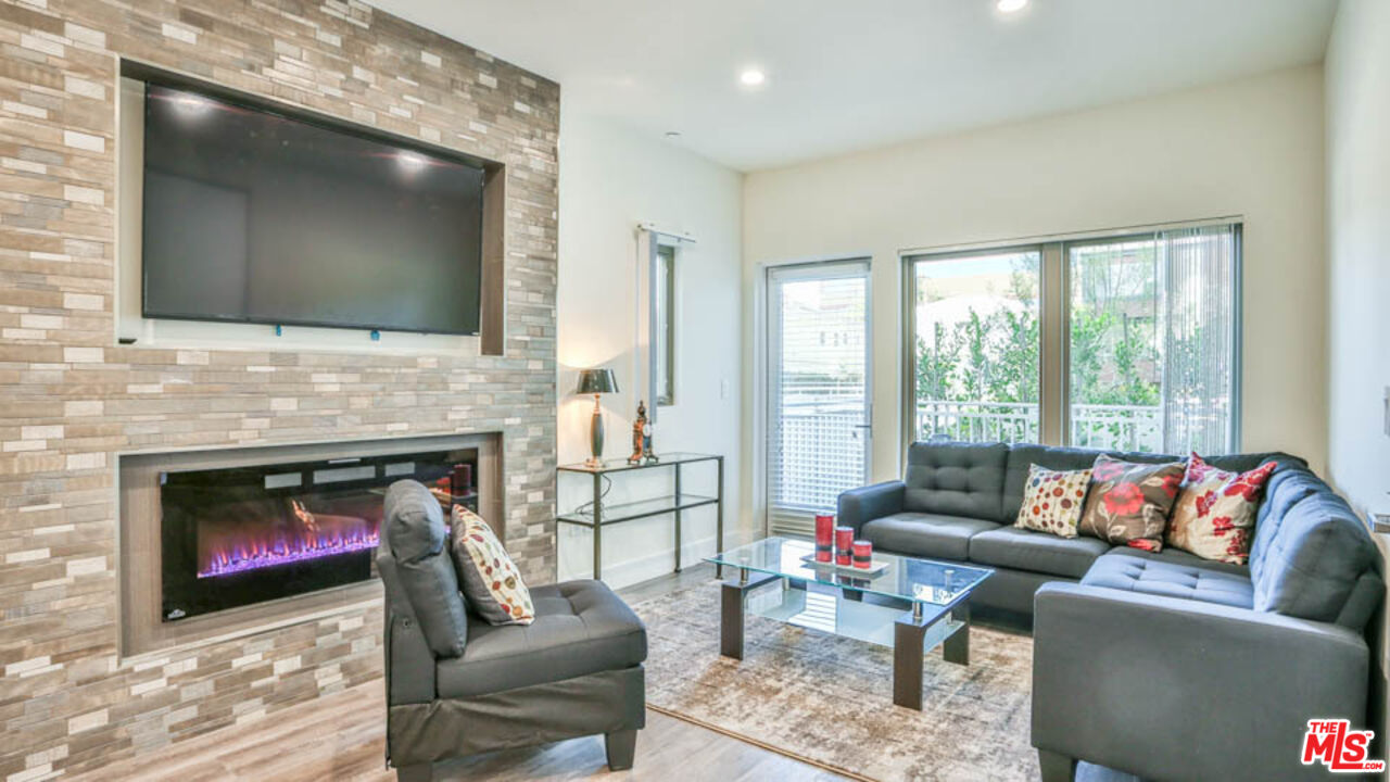 1424 S Bentley Ave Unit: 201