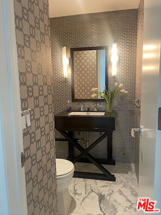 9033 Vista Grande St Unit: 2