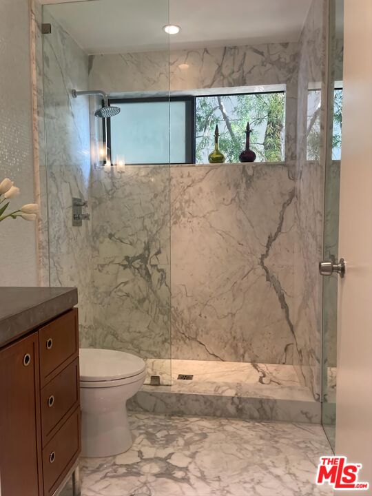 9033 Vista Grande St Unit: 2