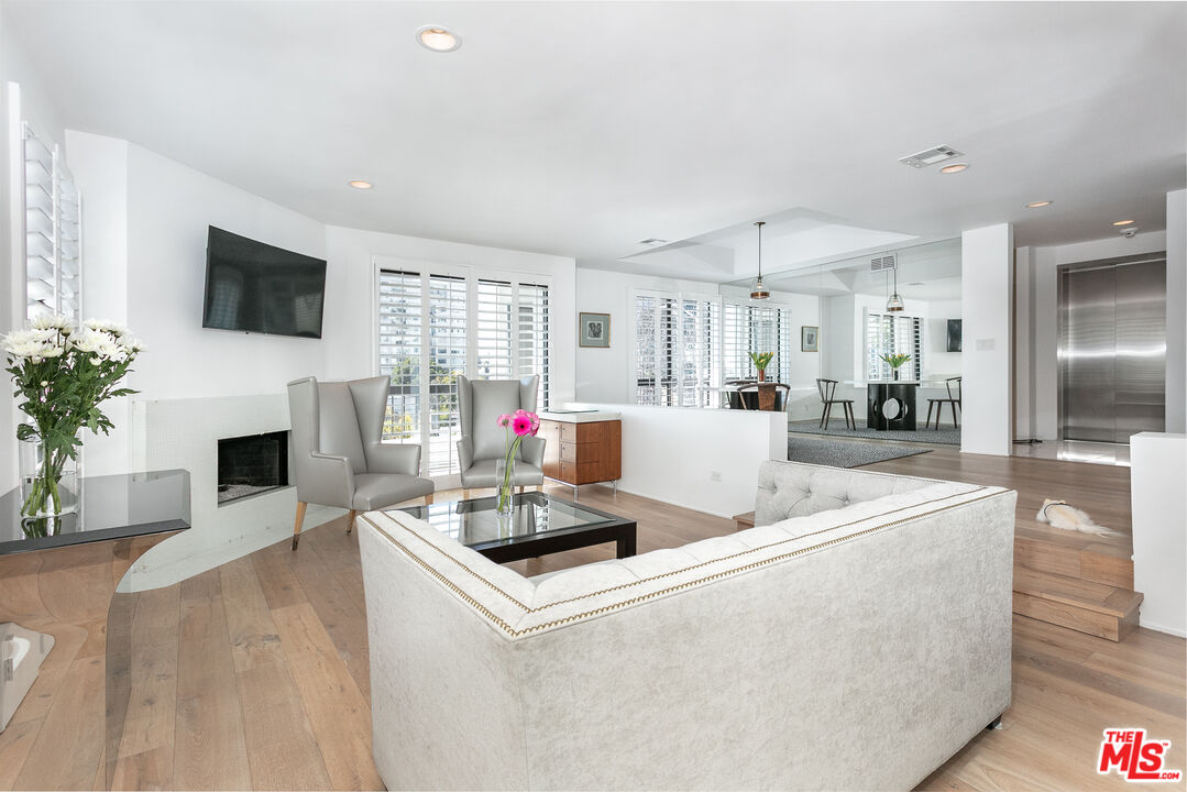 9033 Vista Grande St Unit: 2