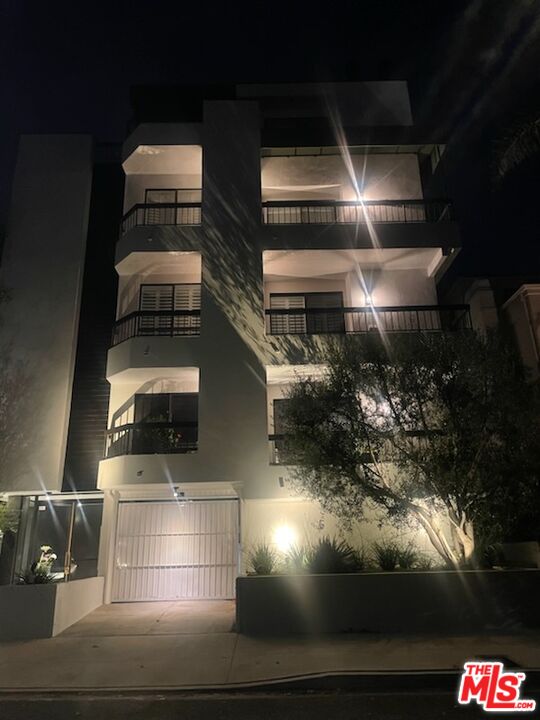 9033 Vista Grande St Unit: 2