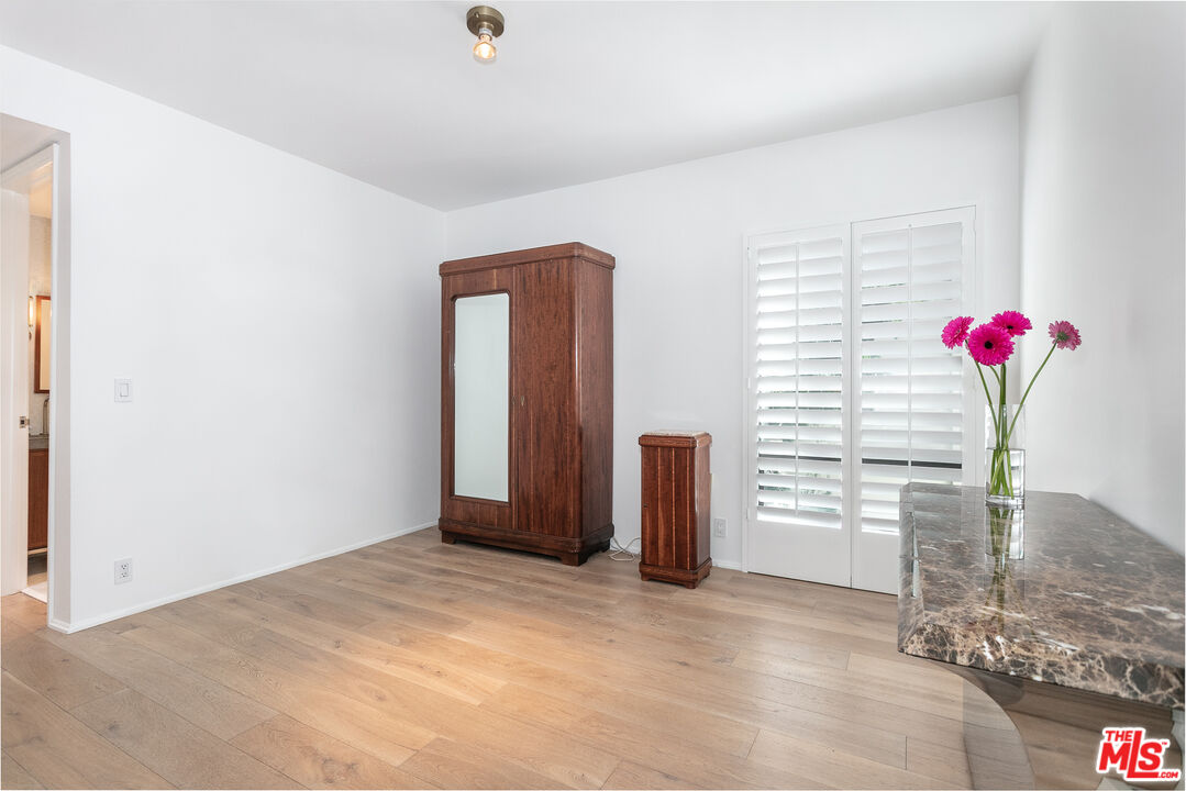 9033 Vista Grande St Unit: 2