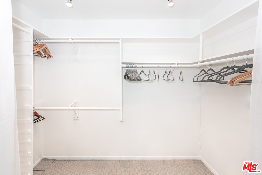 9033 Vista Grande St Unit: 2