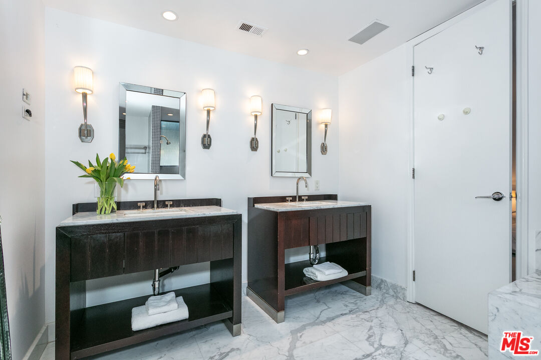 9033 Vista Grande St Unit: 2