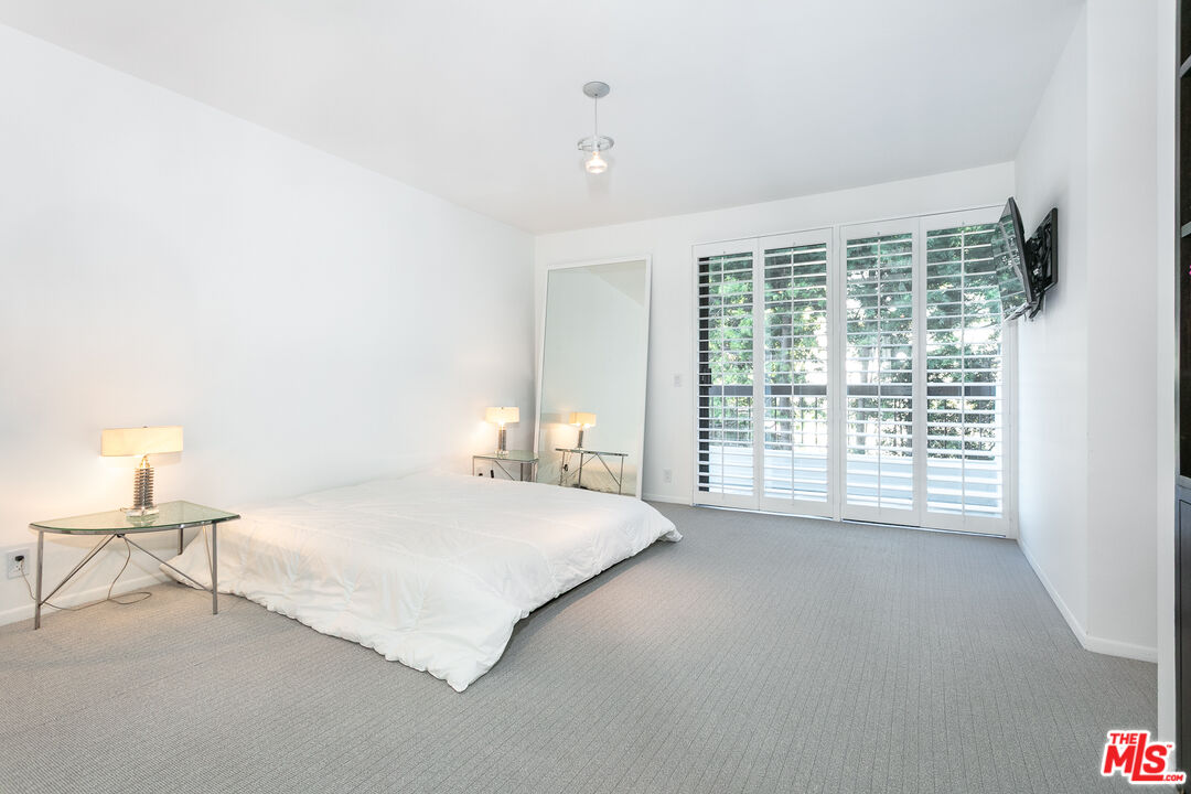 9033 Vista Grande St Unit: 2