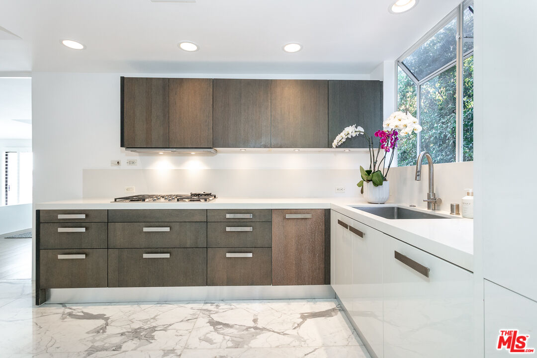 9033 Vista Grande St Unit: 2