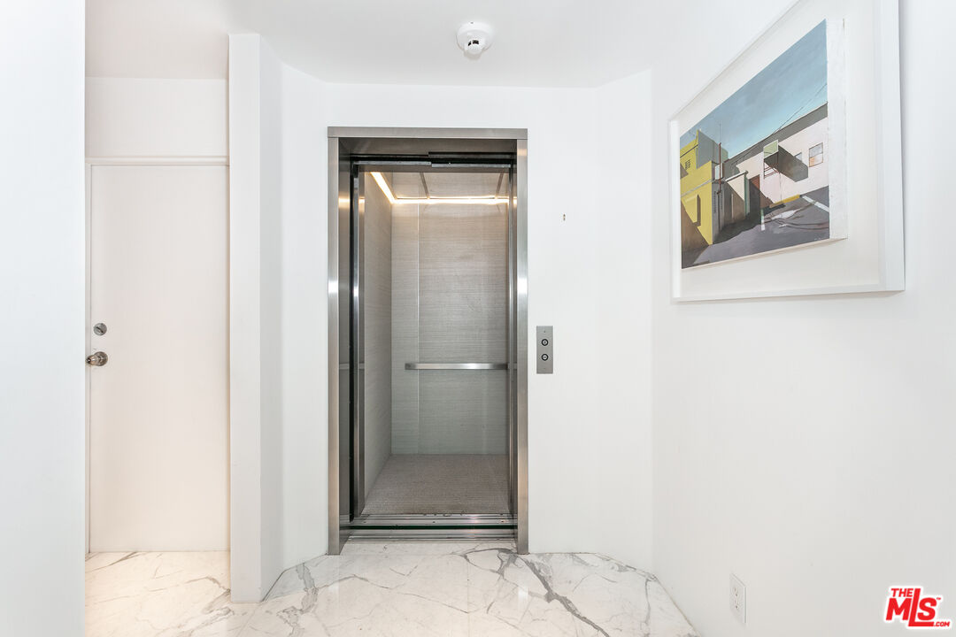 9033 Vista Grande St Unit: 2
