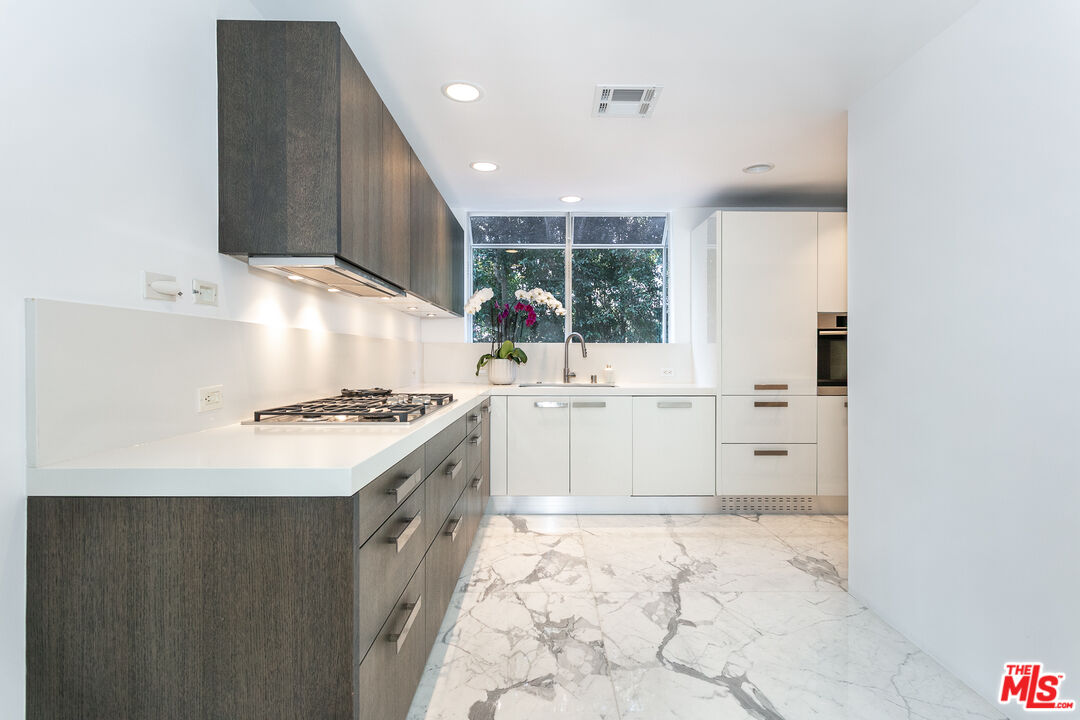 9033 Vista Grande St Unit: 2
