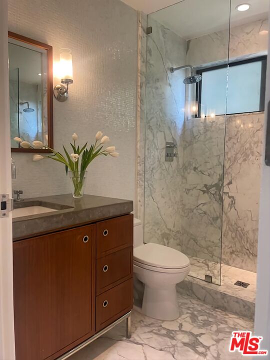 9033 Vista Grande St Unit: 2
