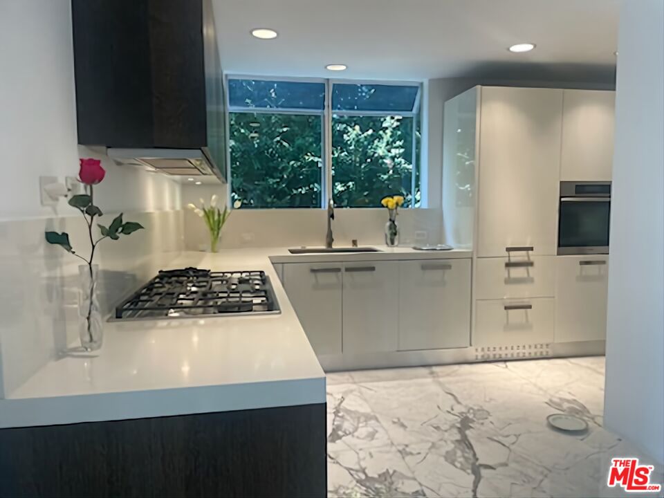 9033 Vista Grande St Unit: 2