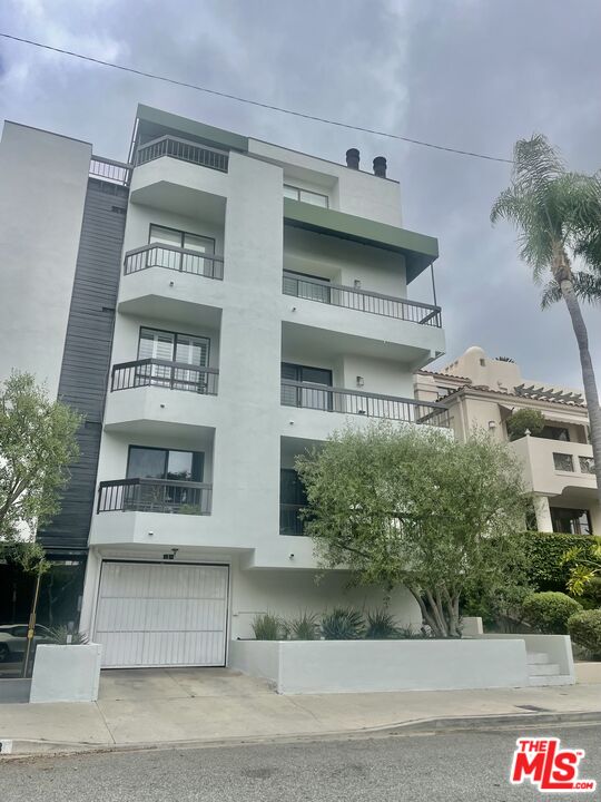 9033 Vista Grande St Unit: 2