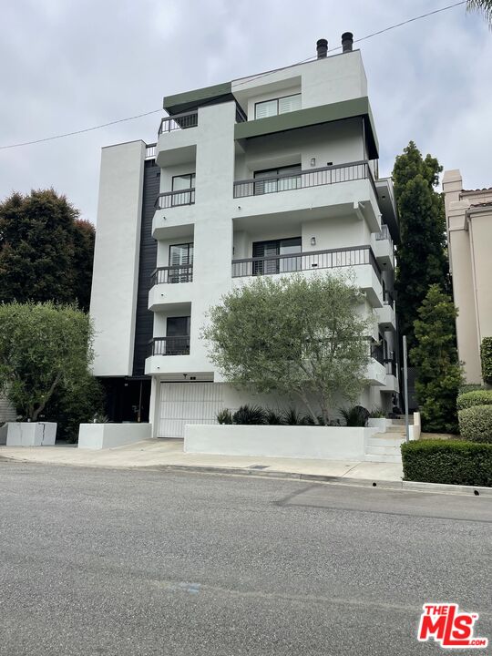 9033 Vista Grande St Unit: 2