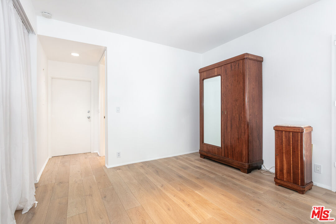 9033 Vista Grande St Unit: 2