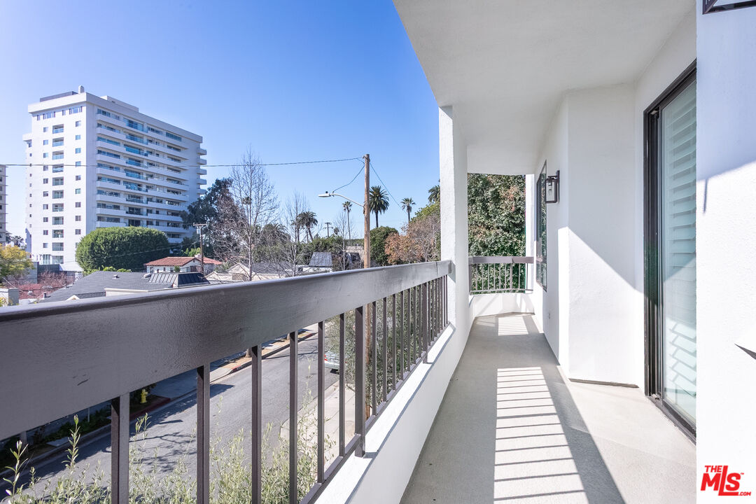 9033 Vista Grande St Unit: 2
