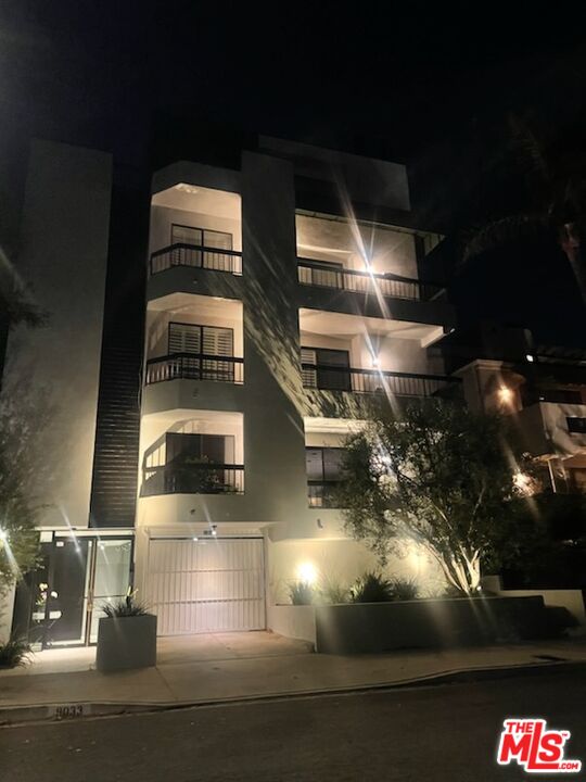 9033 Vista Grande St Unit: 2