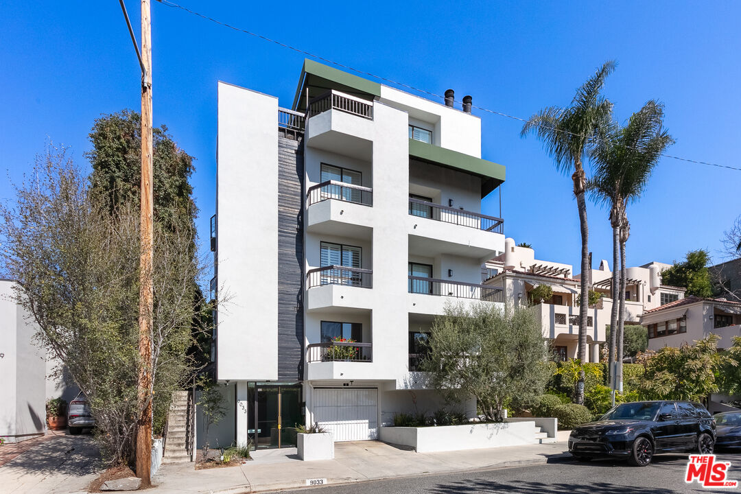 9033 Vista Grande St Unit: 2