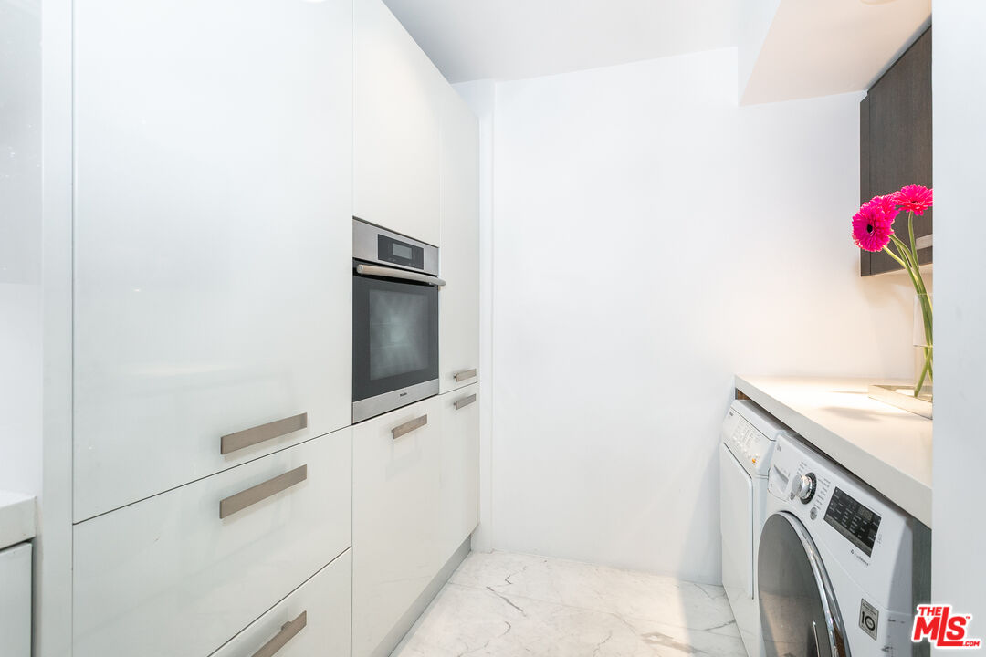 9033 Vista Grande St Unit: 2