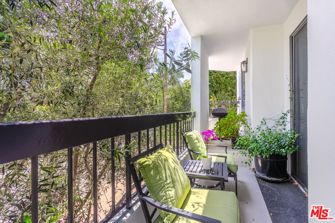 9033 Vista Grande St Unit: 3